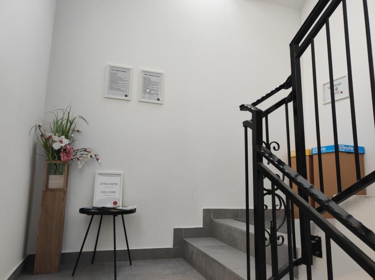 Stafetahaz Apartmanok Vac Luaran gambar