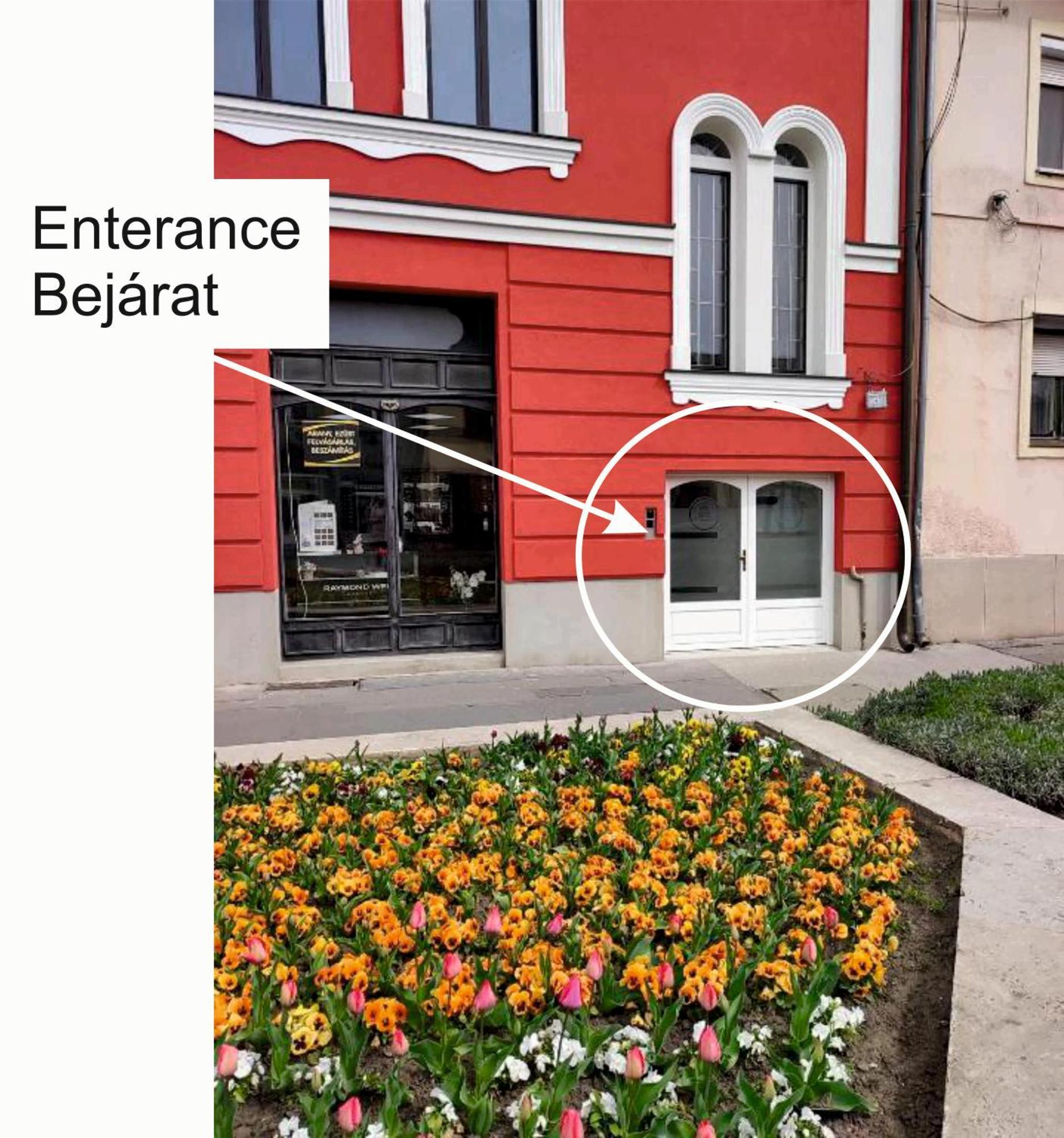 Stafetahaz Apartmanok Vac Luaran gambar