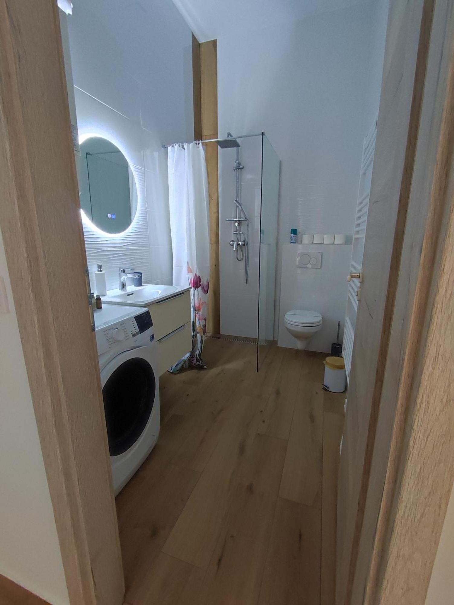 Stafetahaz Apartmanok Vac Luaran gambar