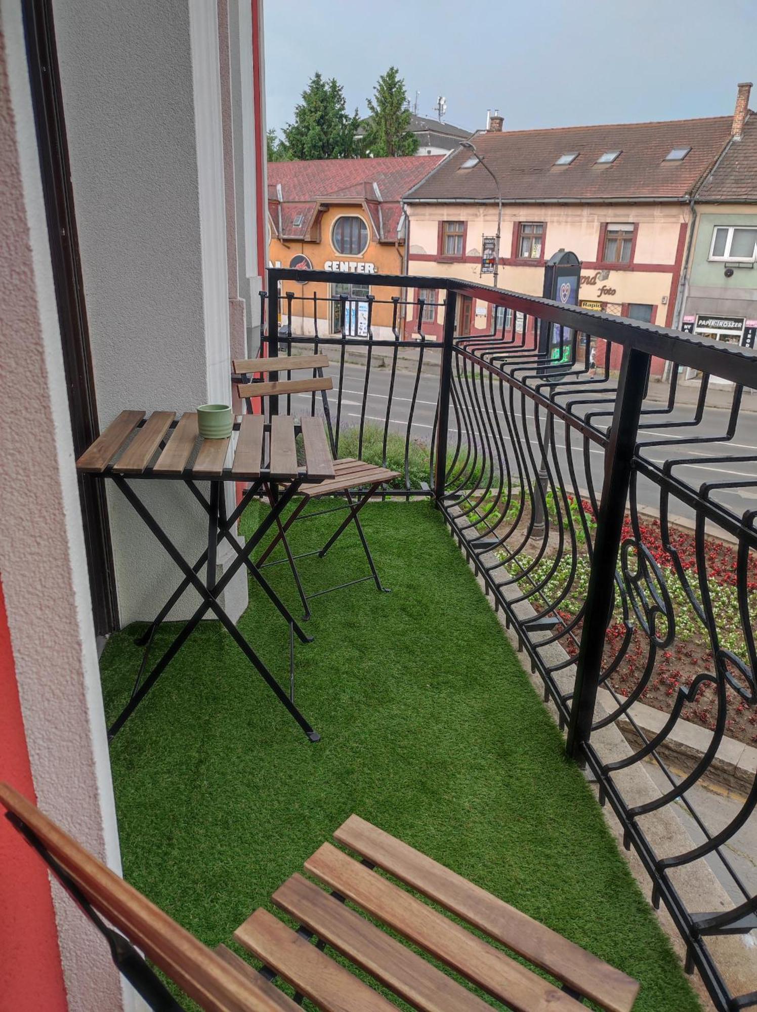Stafetahaz Apartmanok Vac Luaran gambar